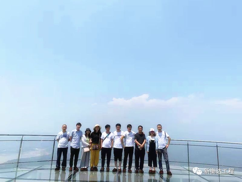 不忘初心 繼續(xù)前進(jìn)——公司黨支部聯(lián)合工會組織開展登山活動